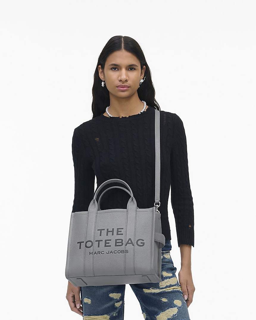 The Leather
Medium Tote Bag