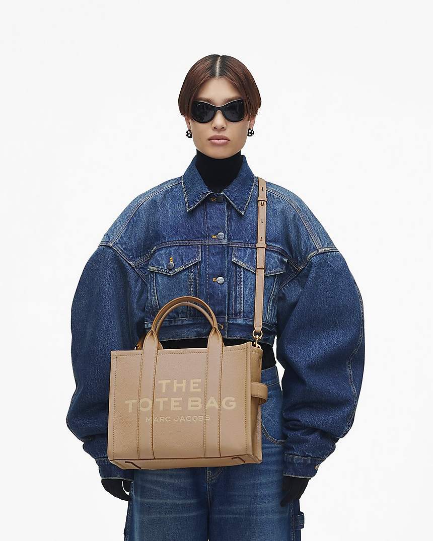 The Leather
Medium Tote Bag