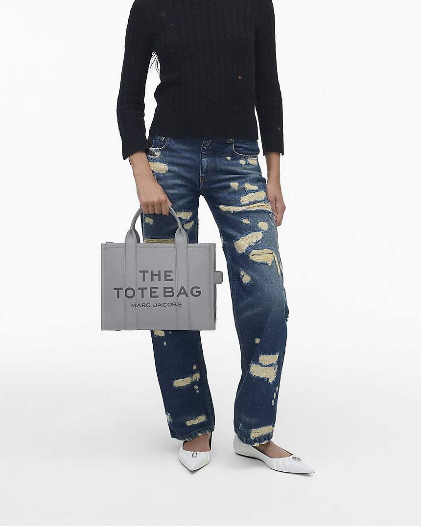 The Leather
Medium Tote Bag